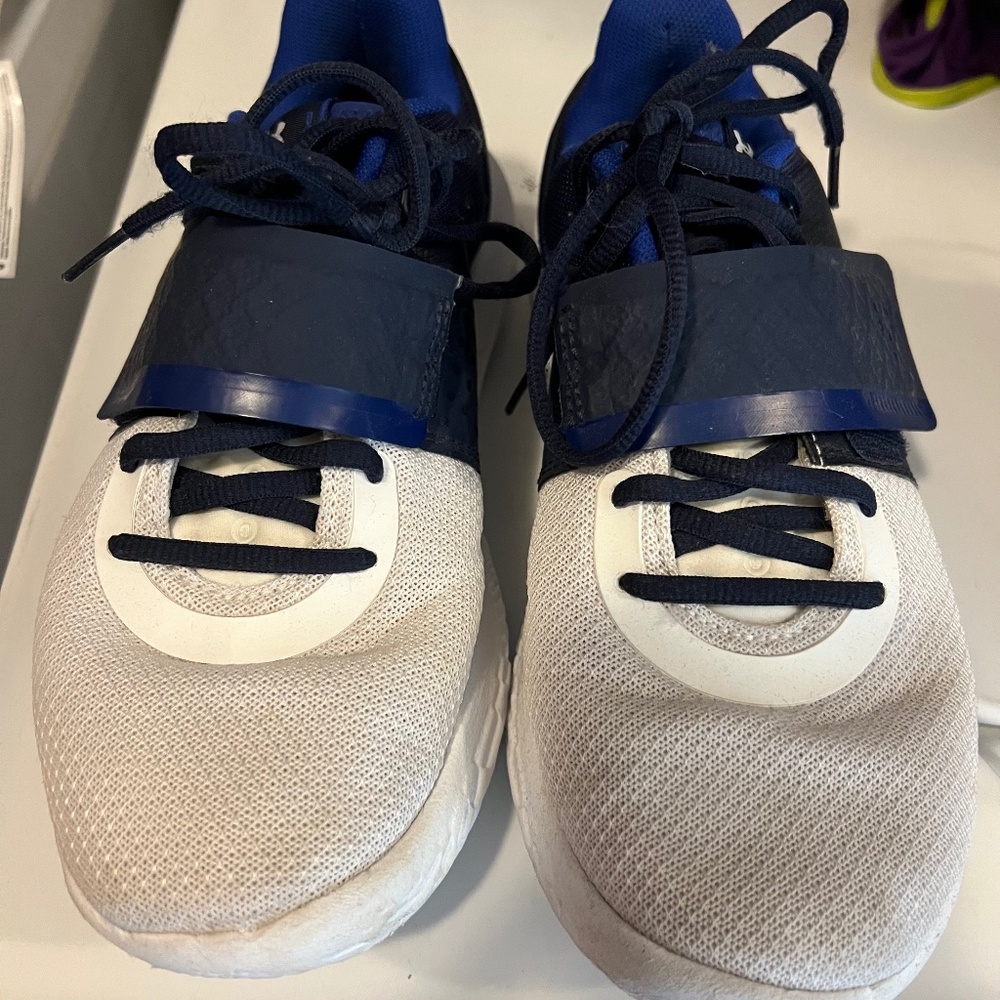 Basketball shoes